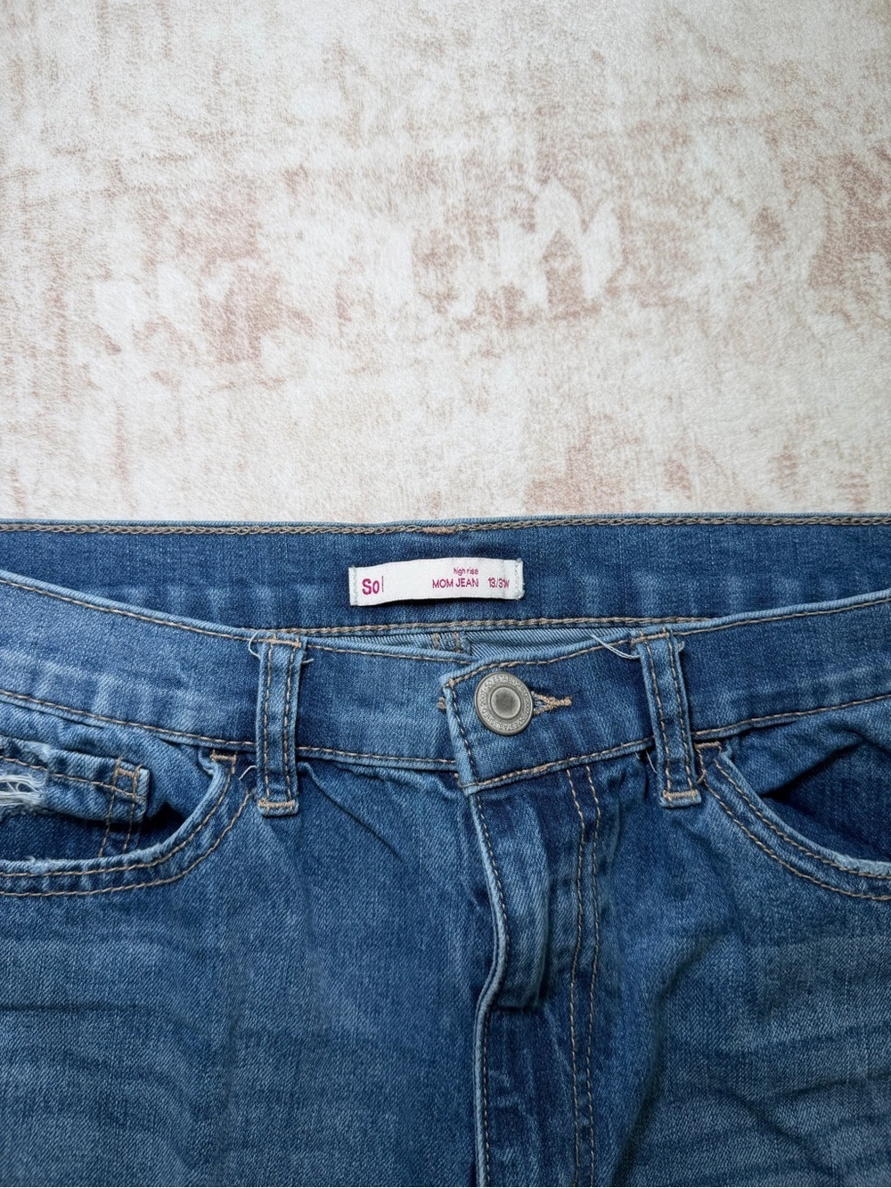 SO High Rise Distressed Mom Jeans Women’s Size 13 31W - Picture 3 of 7